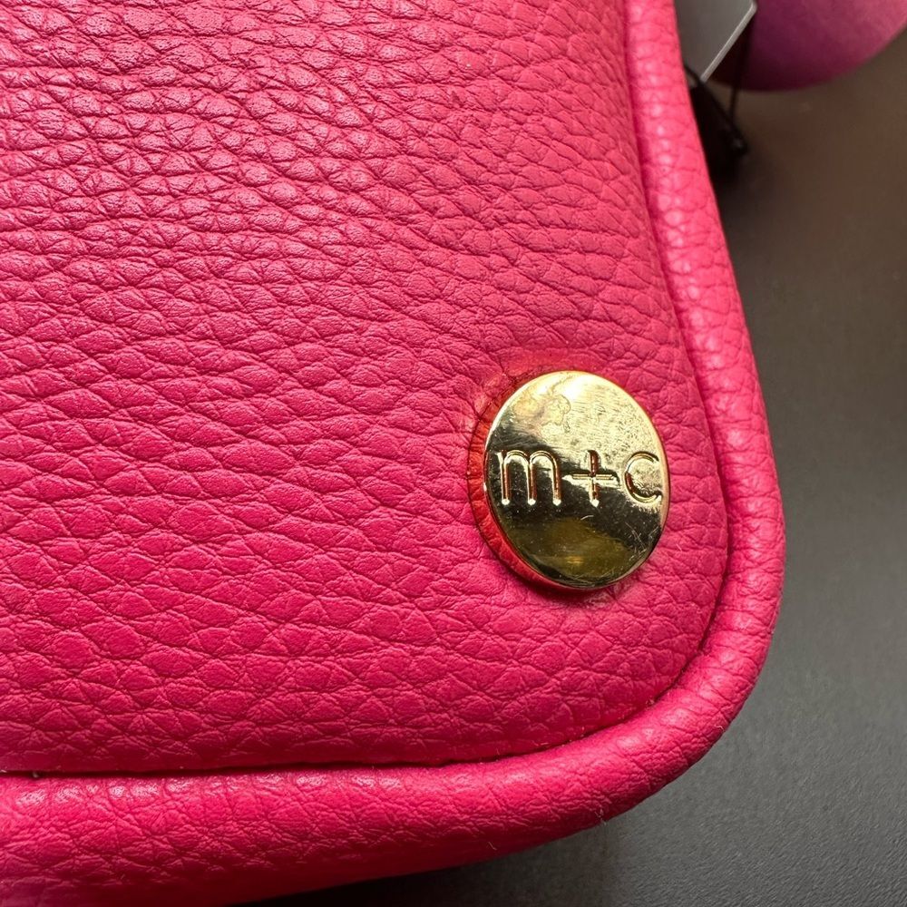 Modern & Chic Pink sling Crossbody pebbled vegan leather Bag NWT 7.75” x 5.5” - Picture 3 of 6